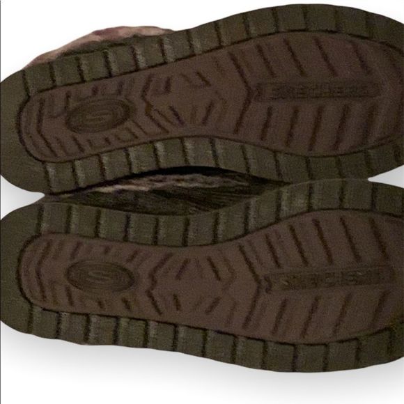 Bob’s from Sketchers Women’s Slippers - Black & Faux Fur - Size 6 - Picture 5 of 6